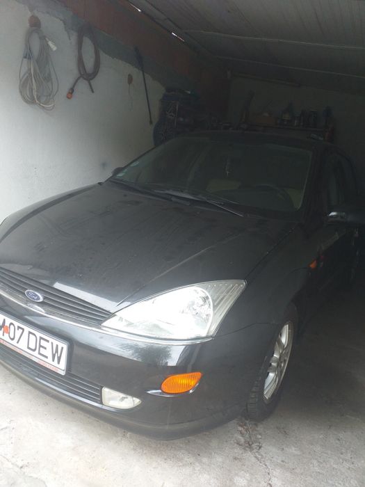 Vand ford focus pt dezmembrari  an 2001