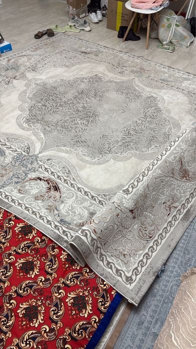 Ковер в хорошем состоянии почти новые