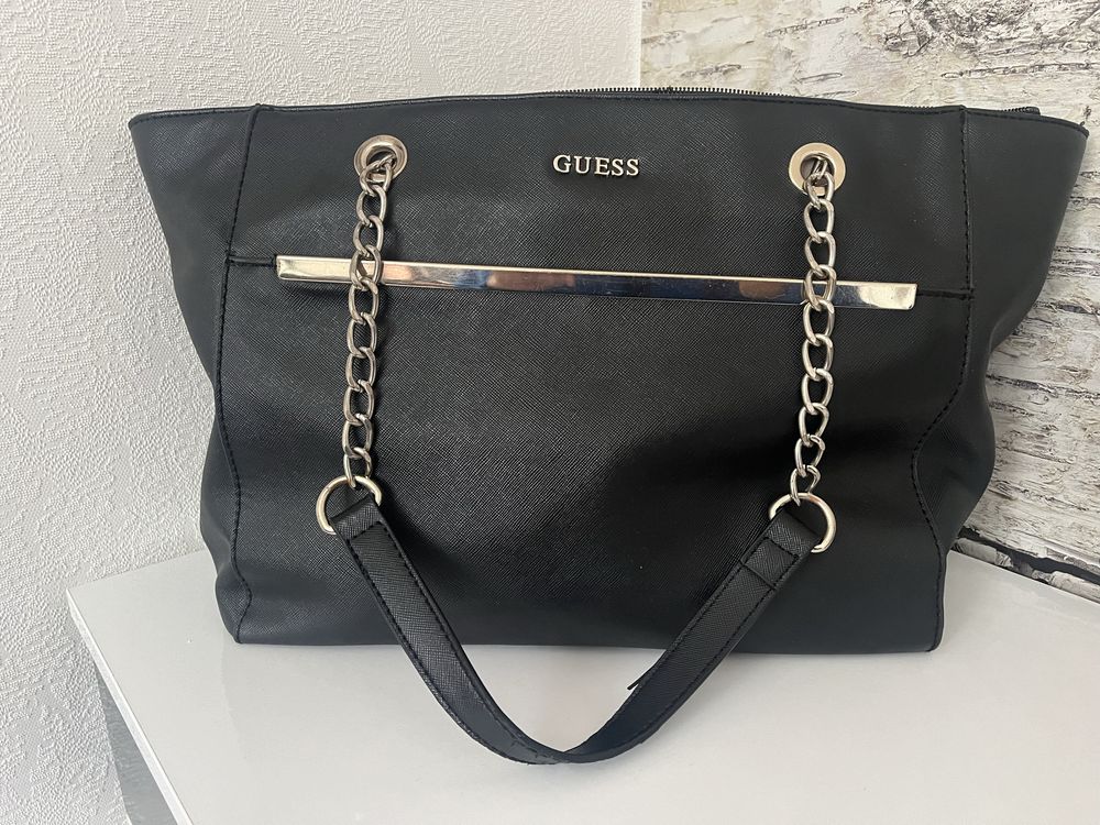 Оригинална черна чанта Guess