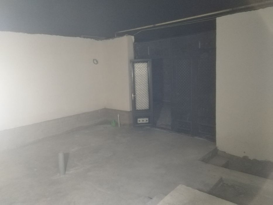 105000у.е Охунбобоев 1.9 сотик 4 хона 2 санузел 90% битган