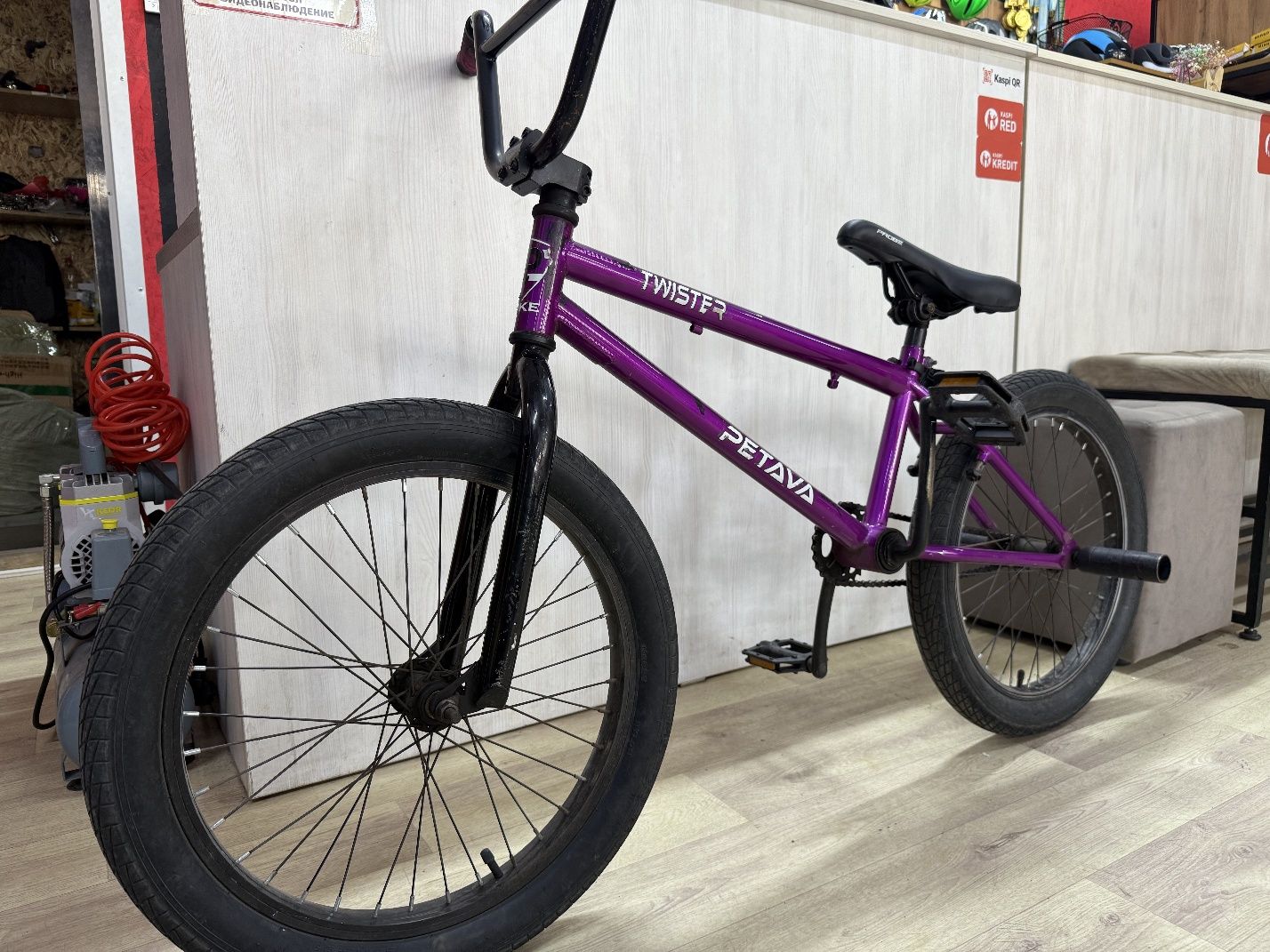 Продам трюковый велосипед BMX. Состояние отличное. Бесплатно доставлю