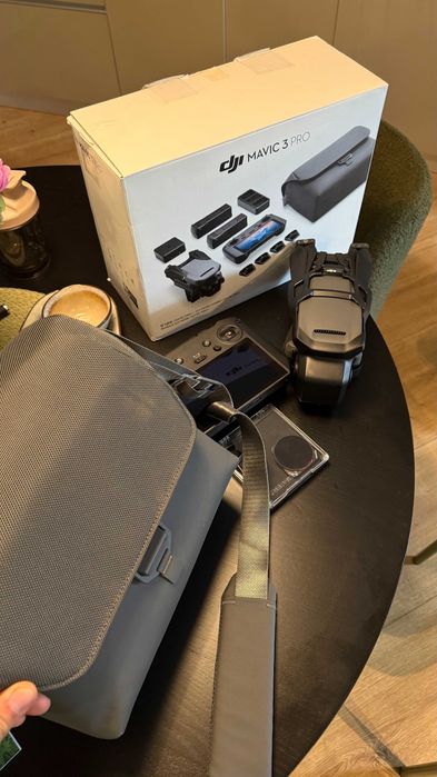 DJI MAVIC 3 PRO Fly More Bundle cu DJI RC PRO - Garantie