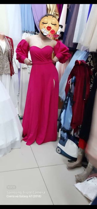 Вечерныи платья очень хорошо состоянии