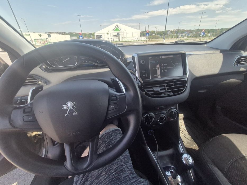 Vând Peugeot 208, cutie automata defecta