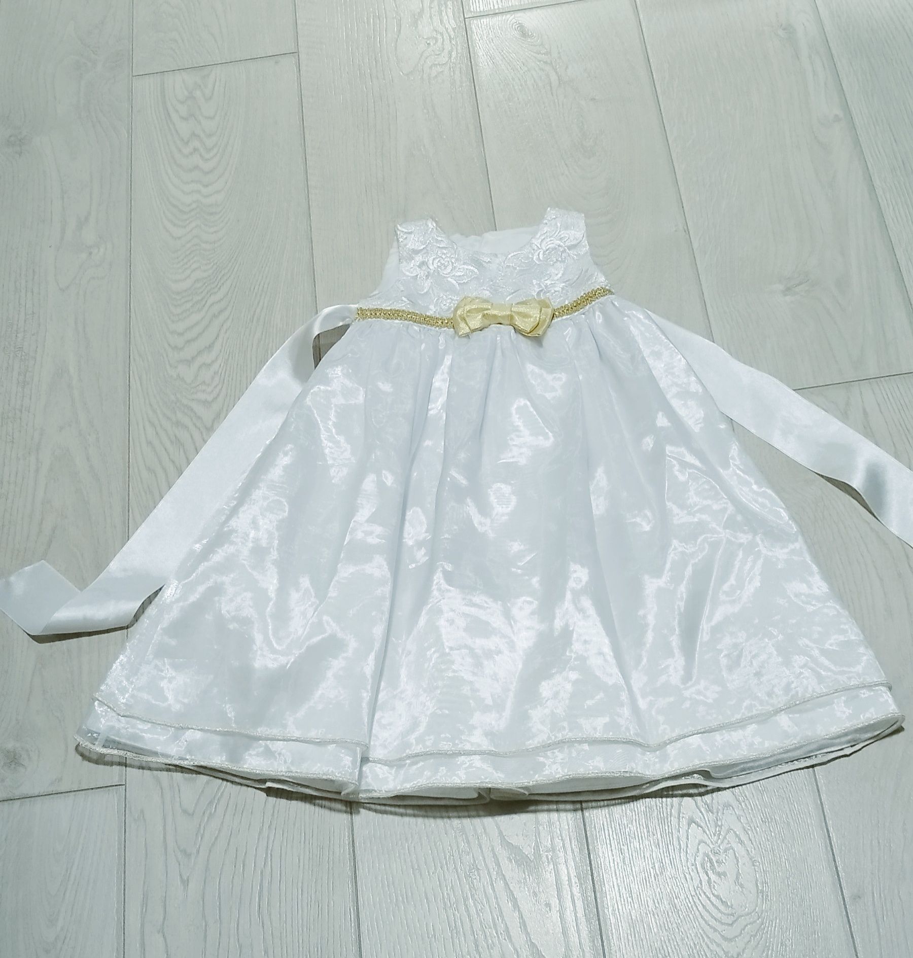 Бяла рокля за бебе зълва