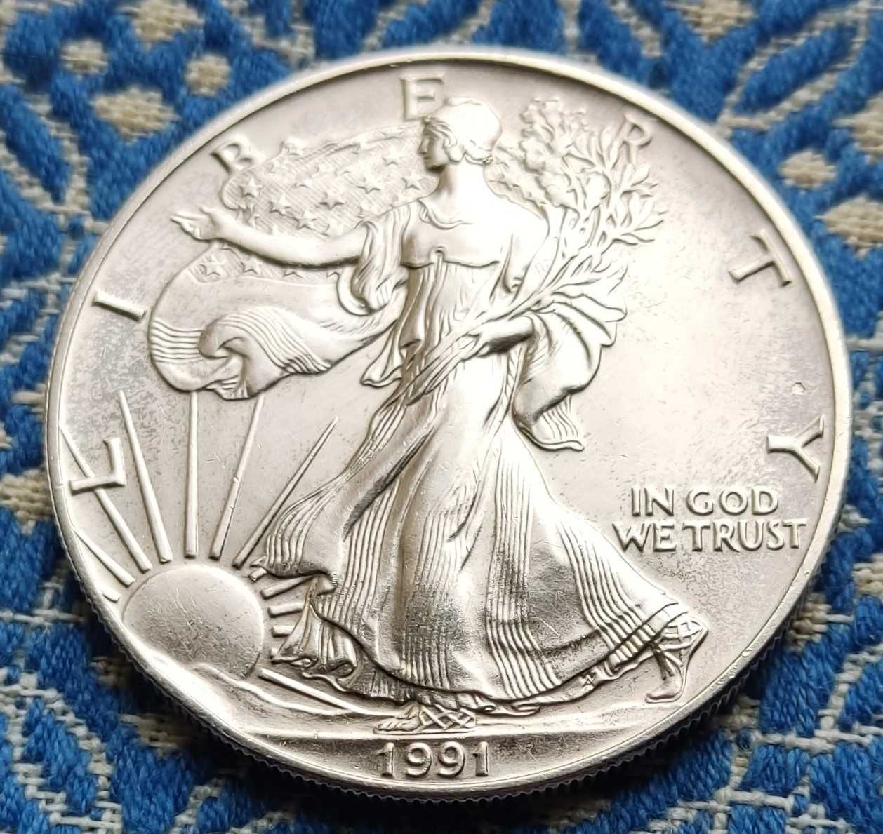 Серебряная монета 1 доллар США 1991 года