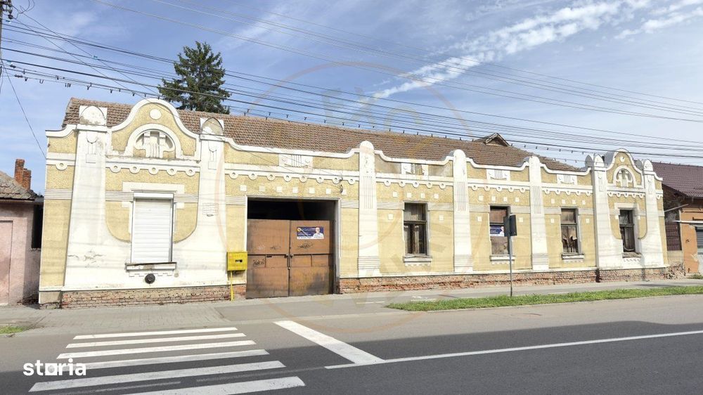 Cladire 12 incaperi, Teren 3.457 mp Str.Iuliu Maniu Nr.13 -Carei- Jud.