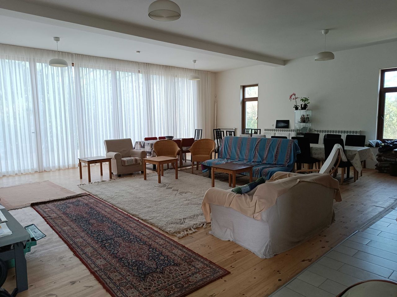 Дава се под наем Къща в Варна, Център - 330 кв.м за 1500 € - Снимка #4