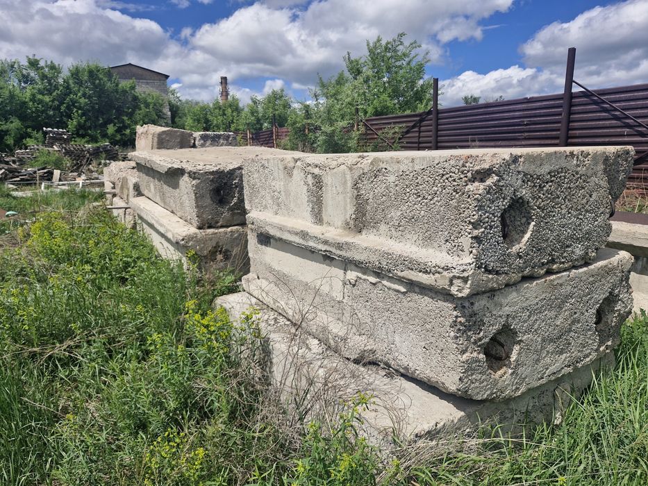 Продам б/у плиты перекрытия и ФБС