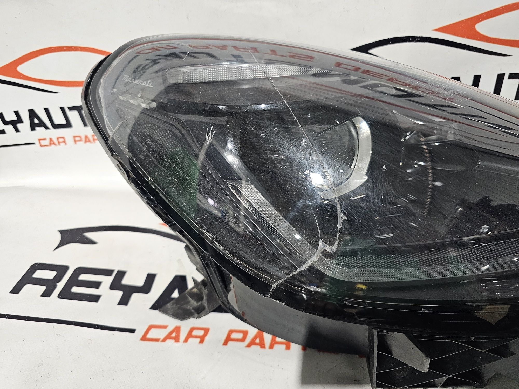 Far dreapta led Maserati Grecale avariat