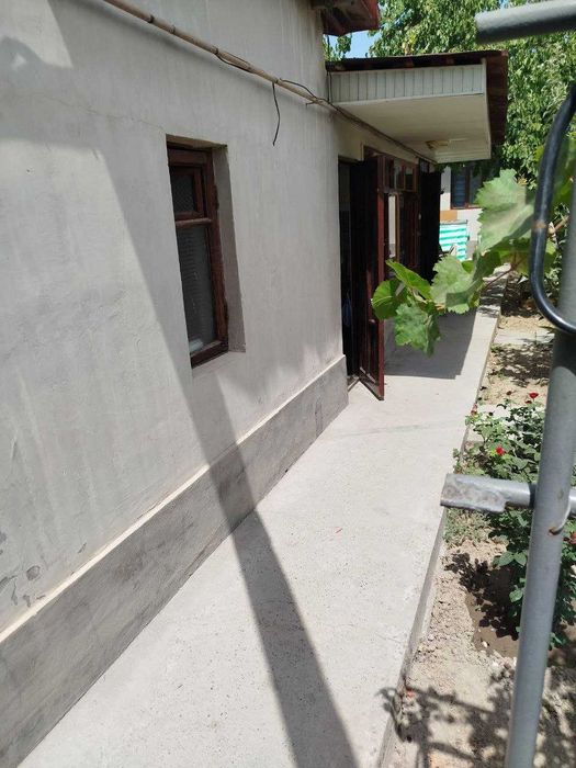 Яшнобод тумани Қоракўл кўчасида уй сотилади.