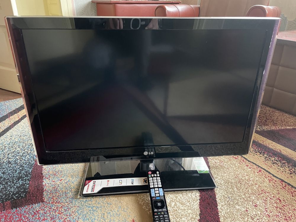 Vând Smart TV, 2D-3D, marca LG