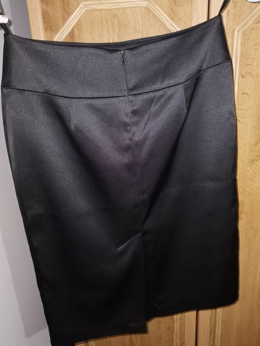 Fustă dreaptă, elegantă