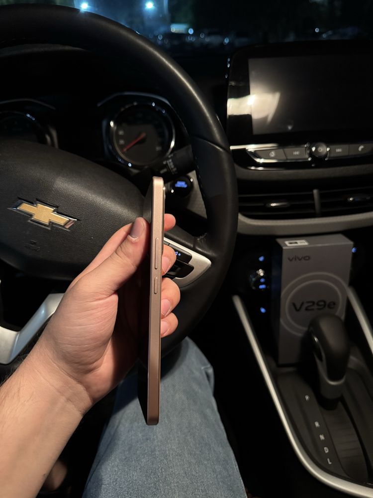 ViVo V29e sotiladi srocna