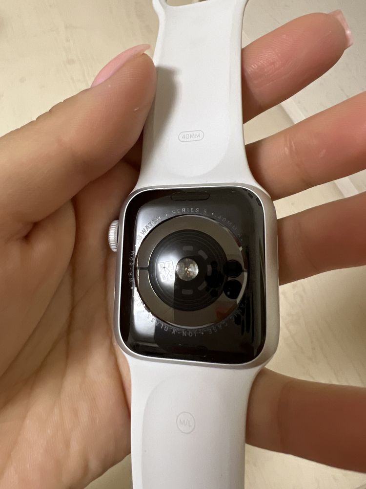 Apple Watch Series 5, 40 mm / Смарт Часы Apple