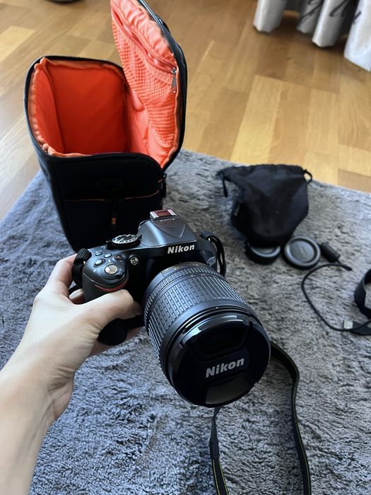 Vând aparat foto Nikon D 5200