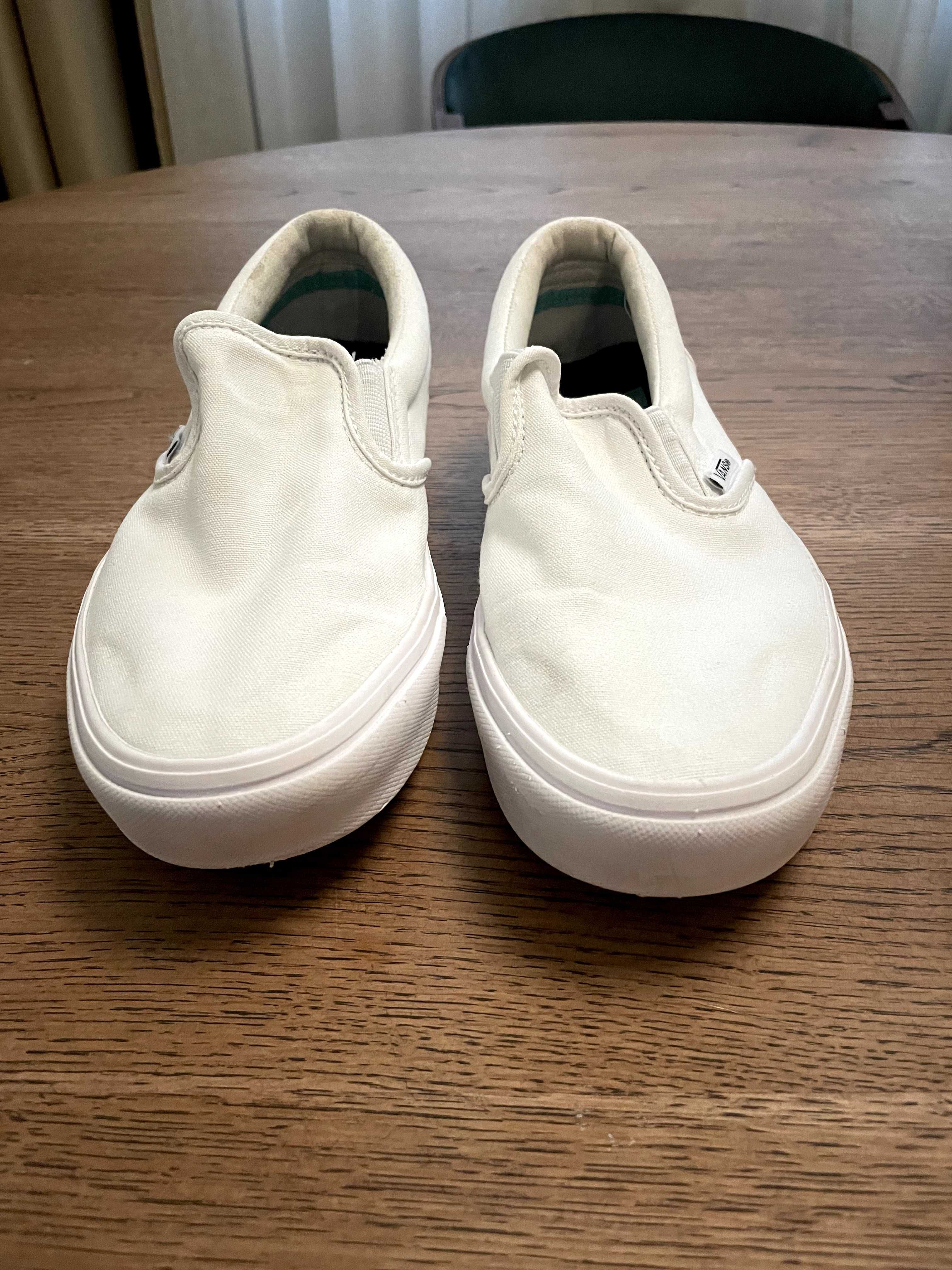 Бели Vans Slip-on