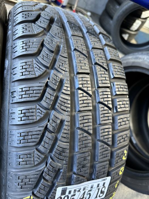 235/45/18 Pirelli M+S