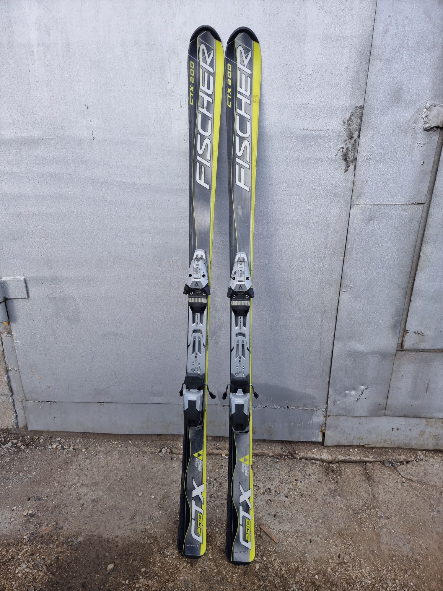 Продам лыжи в хорошем состоянии фирмы FISCHER 165рост