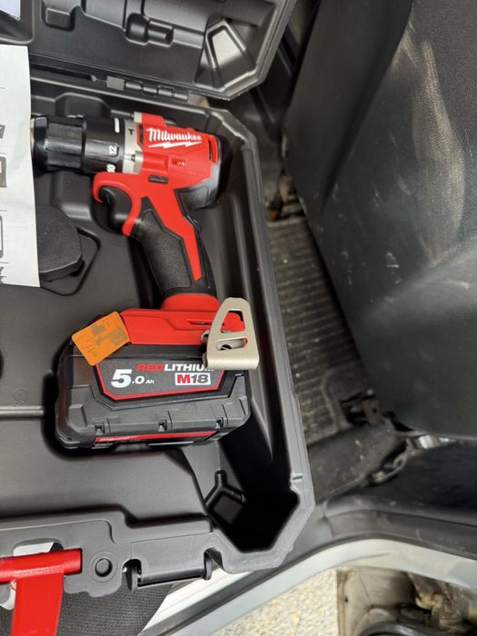 Акумулаторен комплект MILWAUKEE M18 BPP2C-402C (M18 BPD-0 + M18 BID-0)