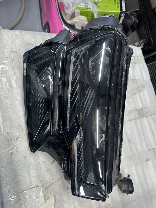 Far dreapta full led skoda karoq facelift.