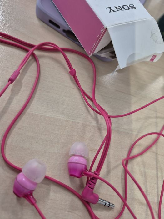 Сони. Sony слушали подарявам. Със Спийди.