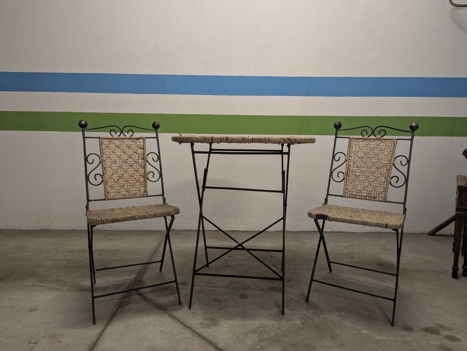 Градинска маса с два стола