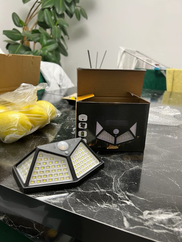 Set 10 x Lampa 100 LED cu panou solar, senzor de miscare