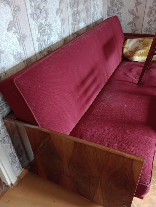 Мебель в ретро стиле, СССР (шкафы, тумбы, трюмо, диван)