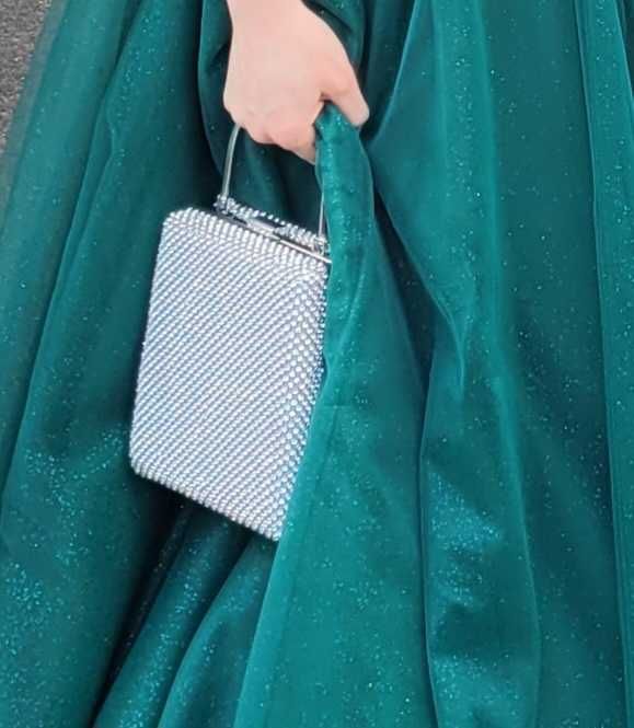 Бални рокли и аксесоари към тях