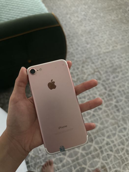Продам IPhone 7 в идеальном состояние
