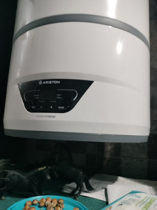 Pompă de căldură cu boiler ariston nou nouță