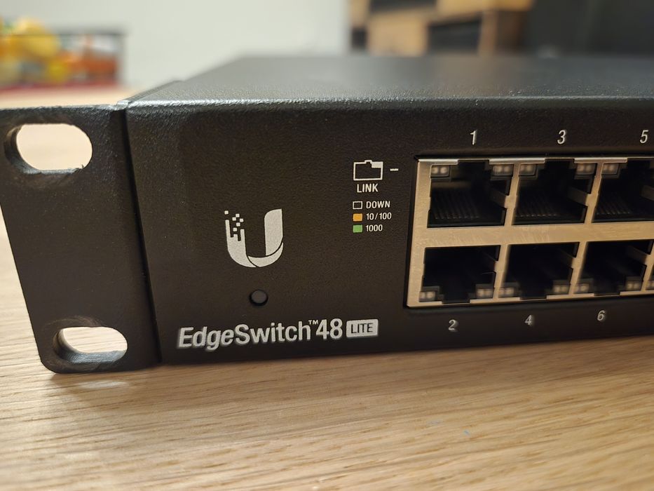 Ubiquiti EdgeSwitch 48 Lite (ES-48-LITE) • 48×GbE, 2×SFP+ 10G + 2×SFP