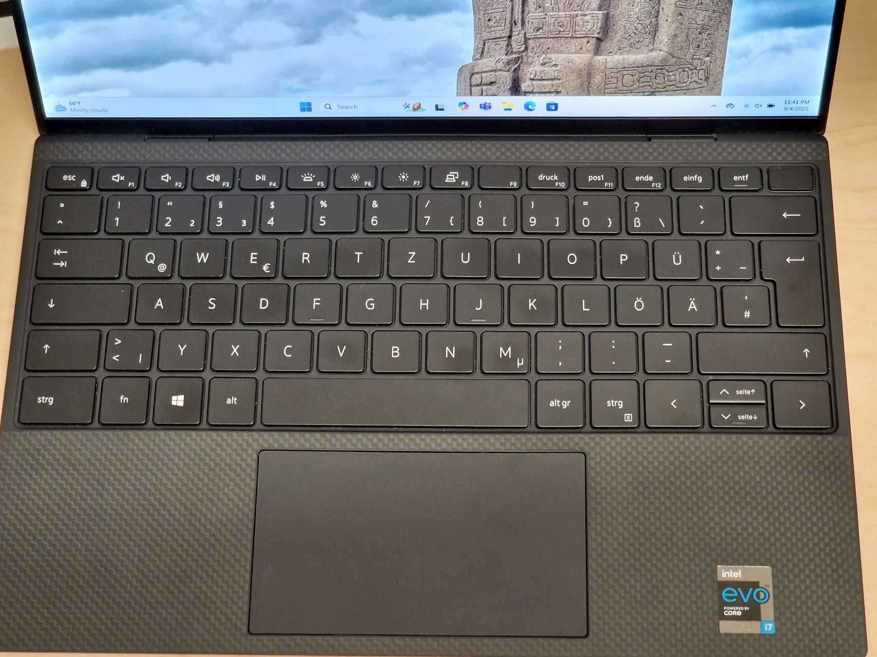 Dell XPS 13 9310, i7-1185G7, 16GB RAM, 1TB SSD Bundle (+ Dock and KB)