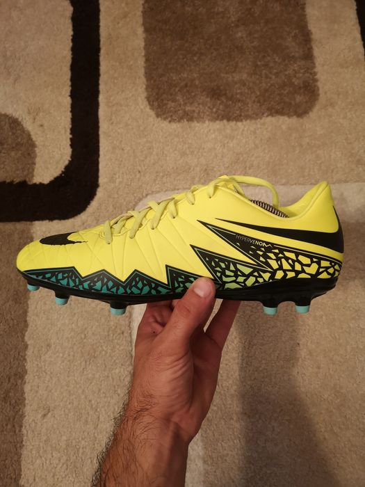 Vând ghete de fotbal Nike Hypervenom în stare impecabilă
Nr 45
Preț 2