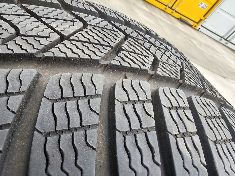 Cauciucuri de iarna Pirelli 225 55 R17, an 2020