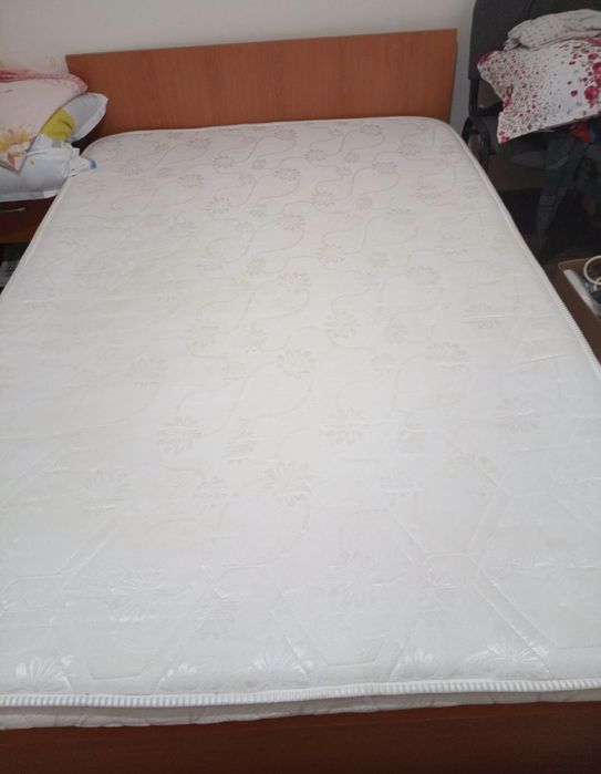 Vand pat cu saltea inclusa