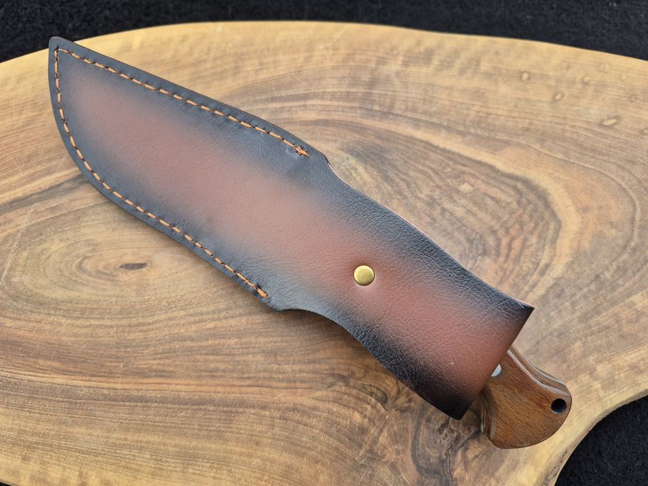 Ръчно изработен нож с кожена кания,LN403