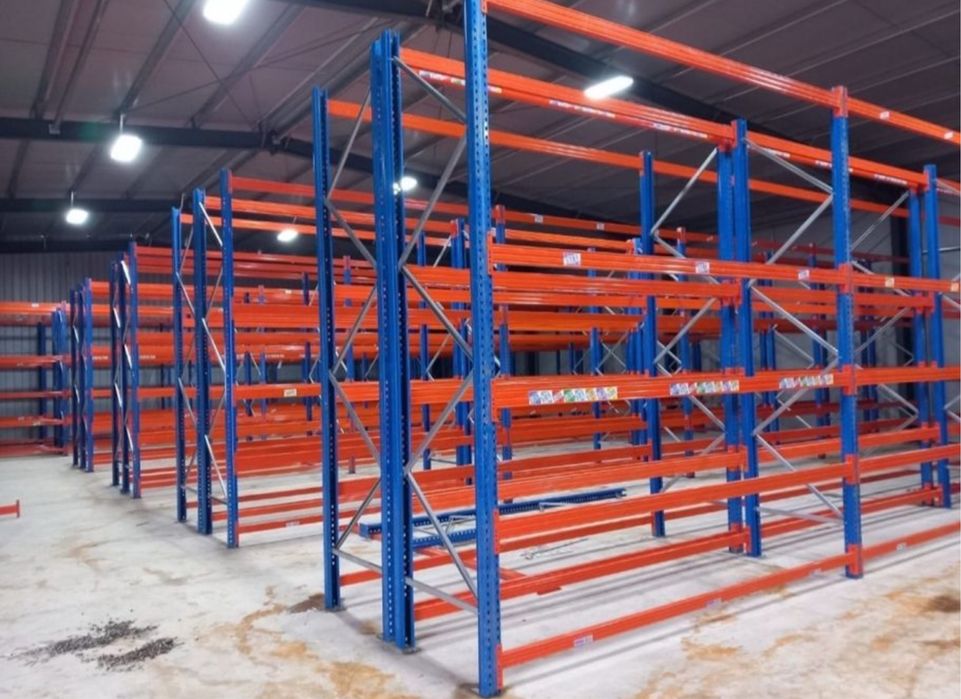 Rafturi metalice in stoc