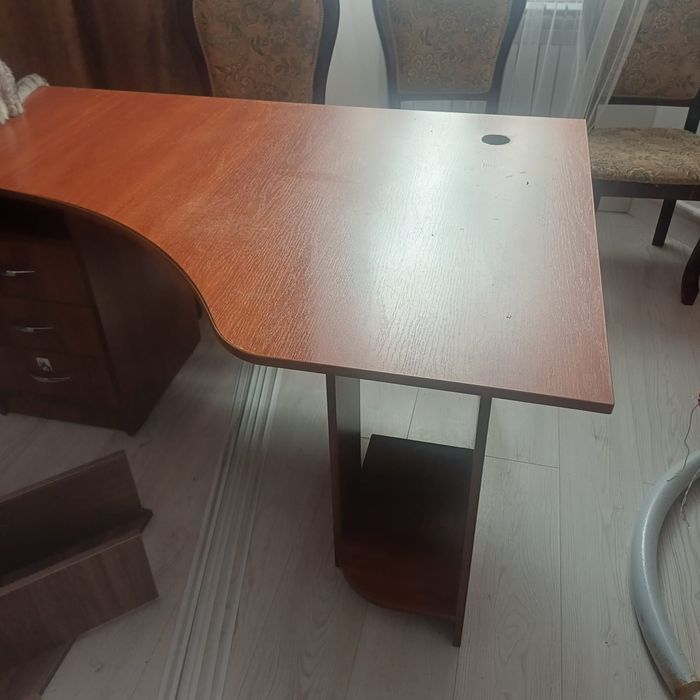 Стол компьютерный