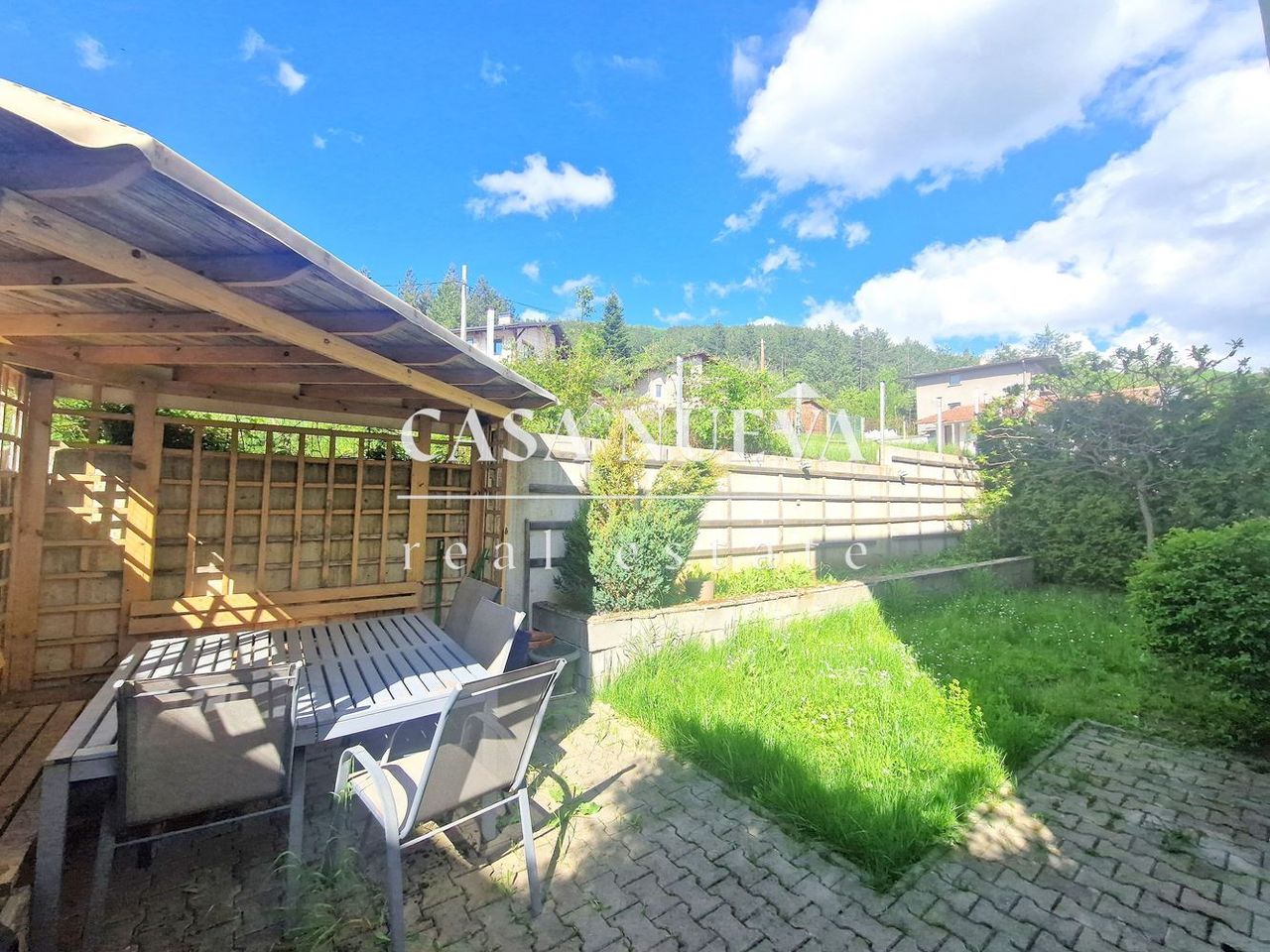 Продава се Къща в с. Кладница, Област Перник - 388 кв.м за 1444 €/кв.м - Снимка #5
