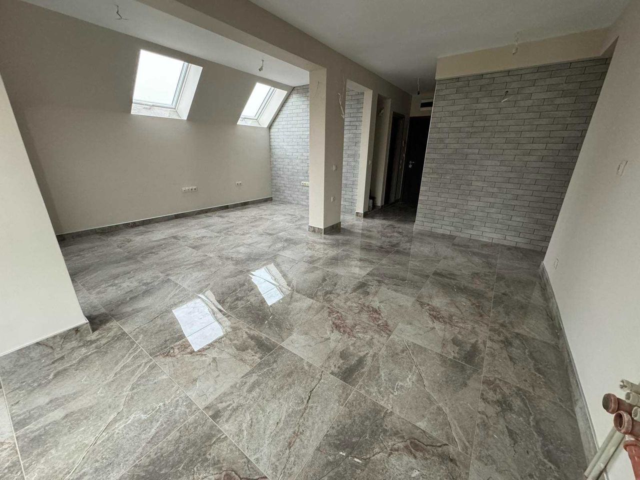 Продава се Тристаен апартамент в Пловдив, Съдийски - 132 кв.м за 2008 €/кв.м - Снимка #1