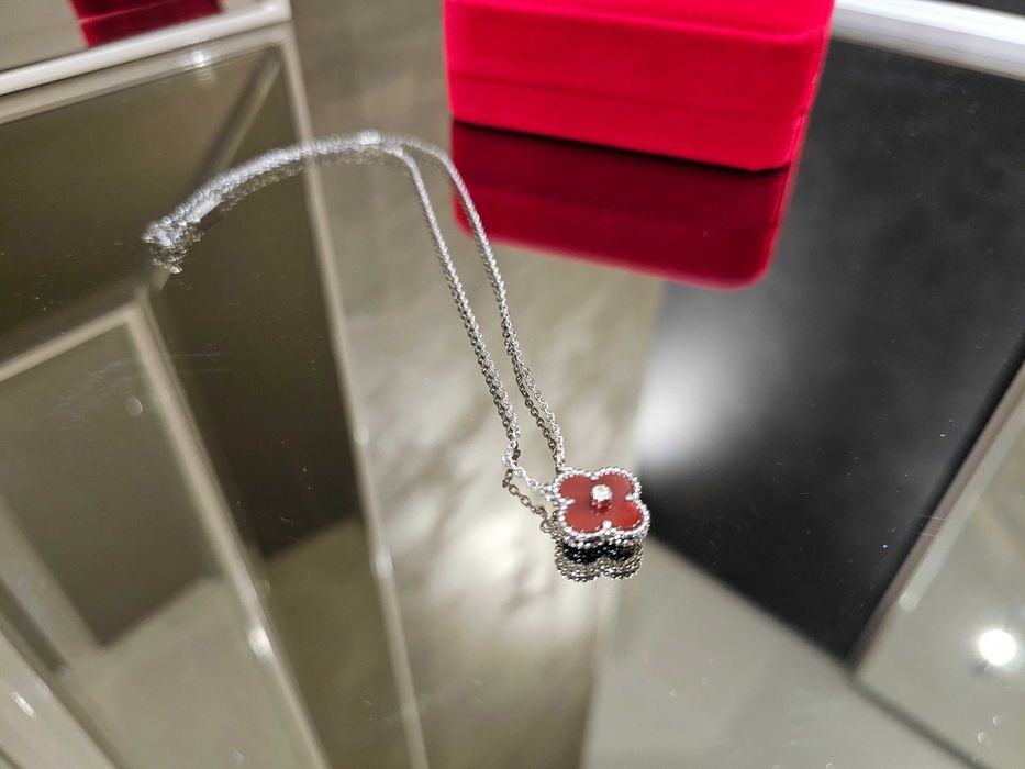 Van Cleef & Arpels VCA Silver Red Alhambra Diamond Clover Дамско Колие