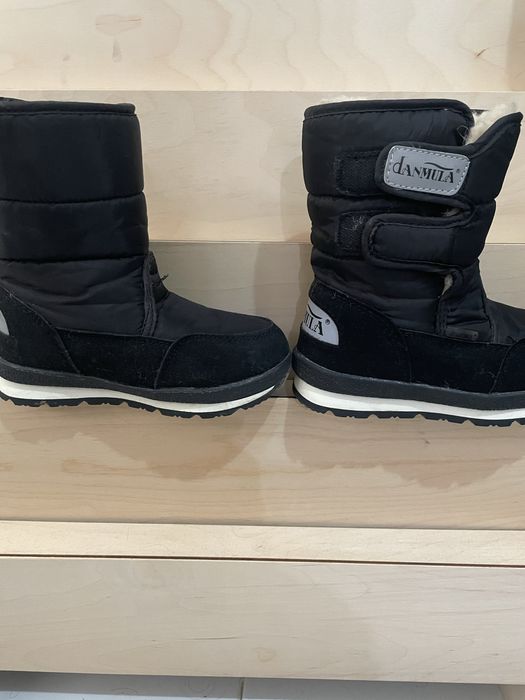 Сапоги на мальчика 5-6 лет в отличном состоянии натуральная овчина