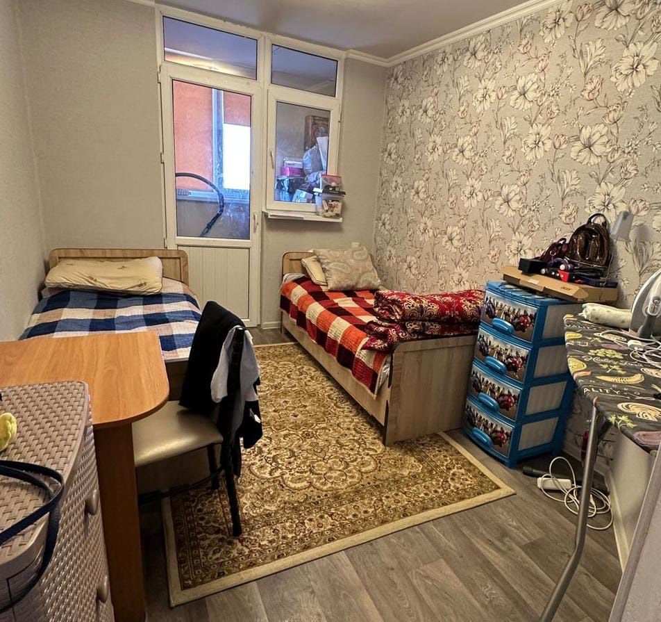 Прихожей шкаф и две кравать