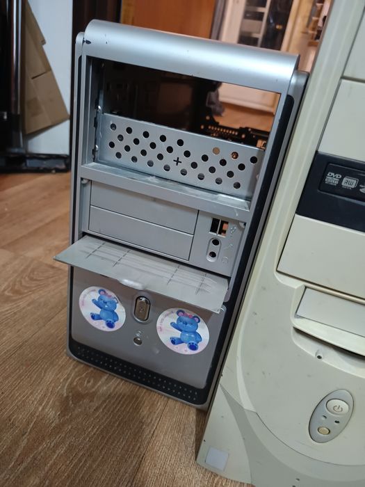 Carcasa pc retro vintage cu sursa si cd rom