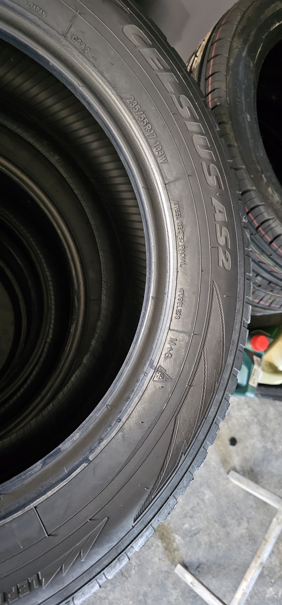 235 55 R 17 Toyo vară