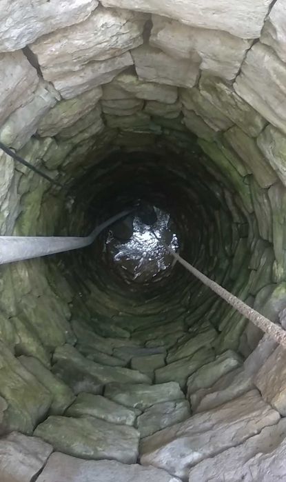 Кладеничар ръчно почистване на кладенци