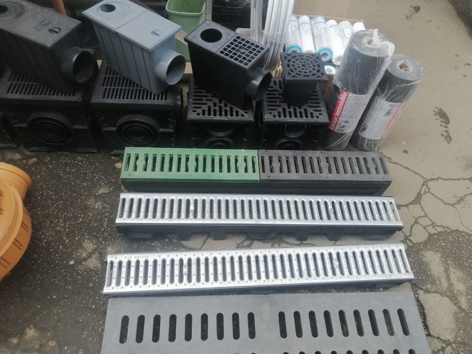 Vând capace , rigole din polimer