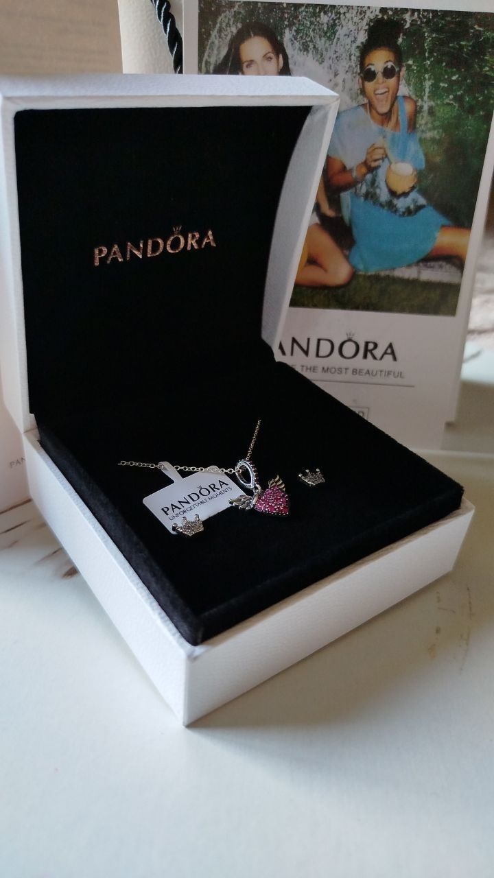Очаровательное украшение Pandora в виде сердца